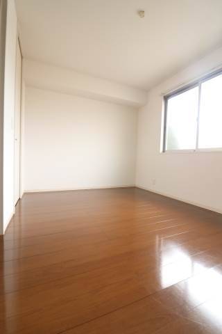 こちら寝室にいかがでしょうか。