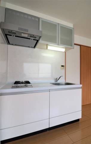 ２口コンロ。まな板スペースもあります。