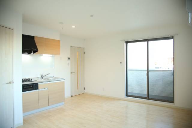 家具の配置に困らないリビングですね