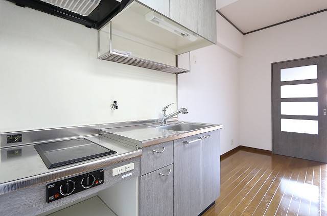 収納付きキッチンです