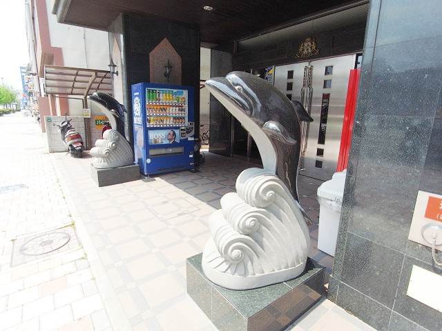 かわいいイルカさんがお出迎え