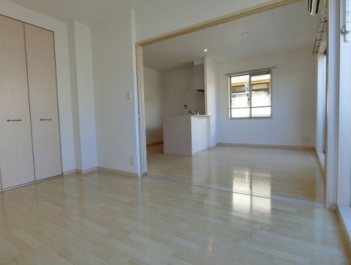 こちらは寝室にピッタリの洋室です