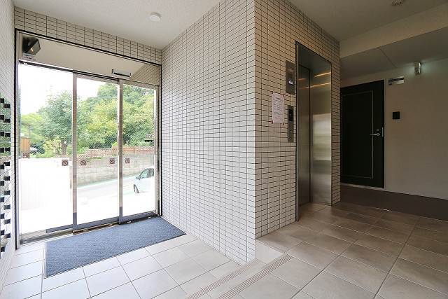 エレガントなエントランスです