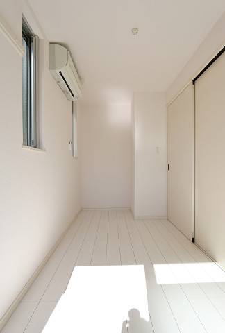 寝室にもエアコン付きです