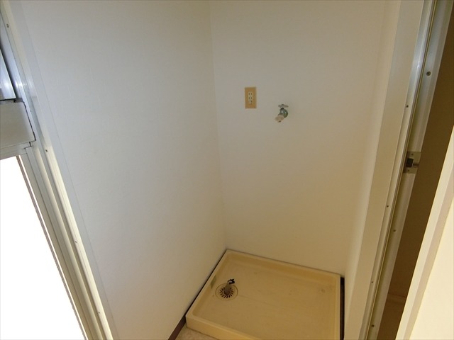 洗濯機は室内に置くことができます。