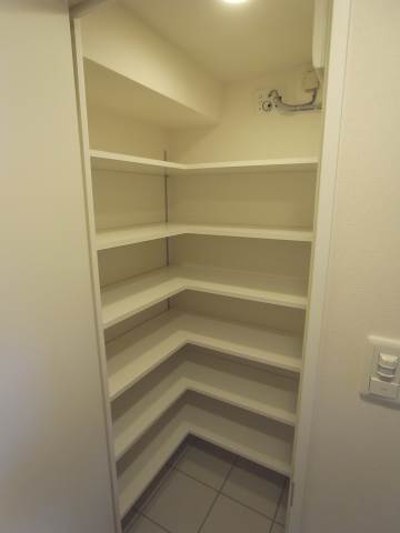 高さのあるシューズボックス付きです