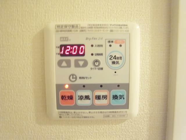 梅雨の時期でも味方の浴室乾燥機