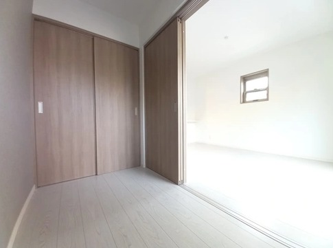 こちら寝室にいかがでしょうか。