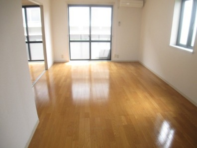 広々と明るいリビングです。