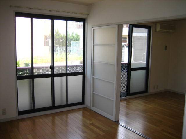 こちらもフローリングです