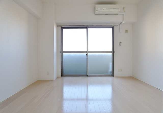 家具の配置がしやすいリビングですね