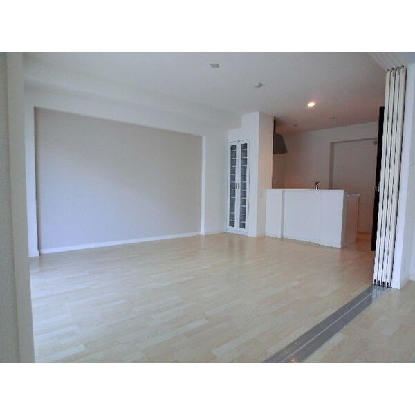 広いリビングで家族団らんです(^^)/