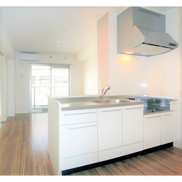 統一感のあるシステムキッチンでオシャレ