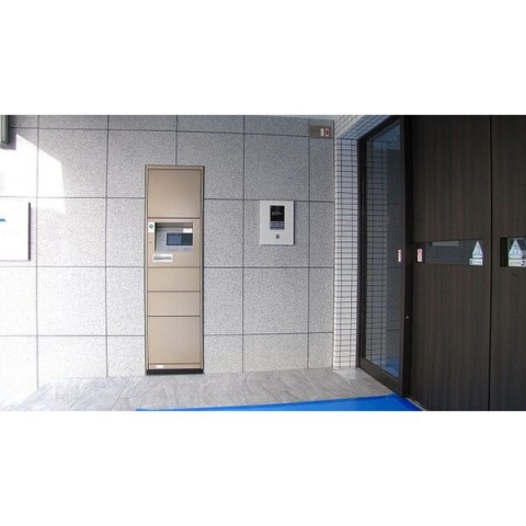 荷物の受け取りが楽に行える宅配ボックス完備