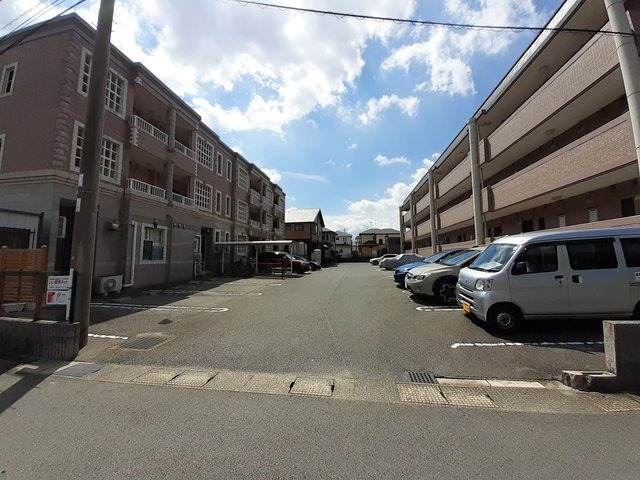 敷地内に駐車場がございます