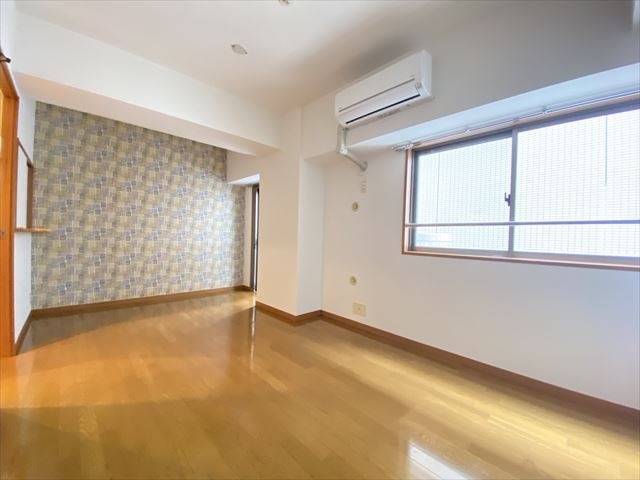 家具の配置に困らないリビングですね