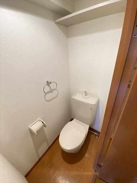 清潔感のあるトイレです