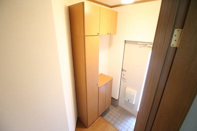 玄関収納もございます。