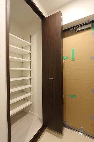 写真は同型物件です