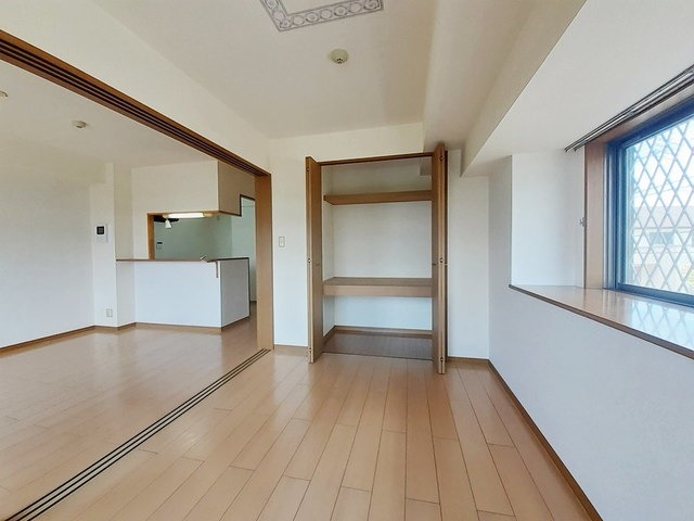 こちら寝室にいかがでしょうか。