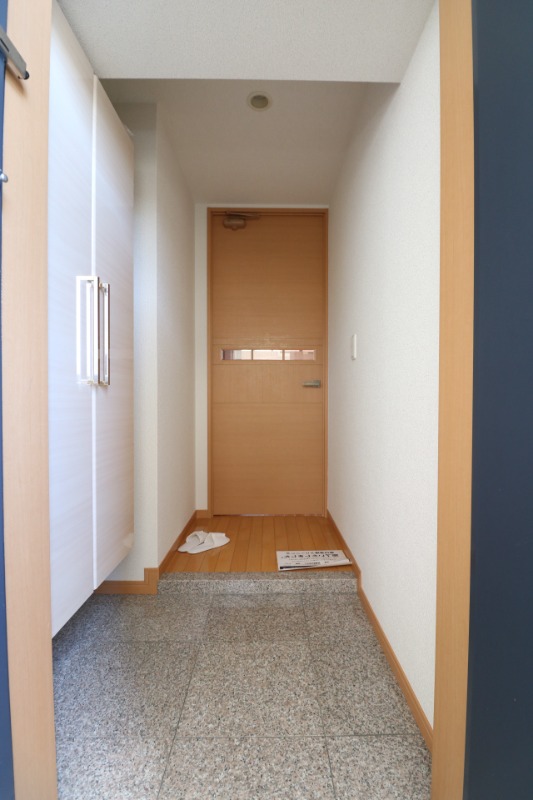 玄関からはこのようになっています。