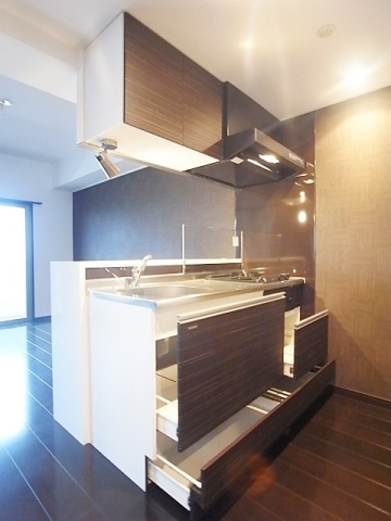 キッチンにも収納完備です