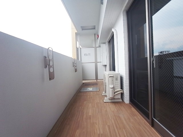 洗濯物たくさん干せるスペース完備です