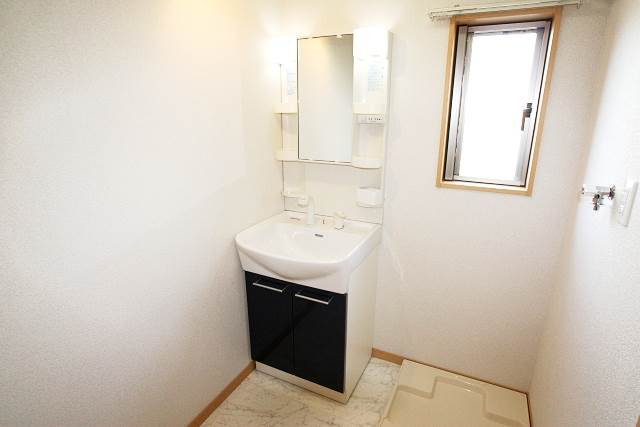 嬉しい独立洗面台完備です