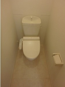 温水洗浄便座付きです。