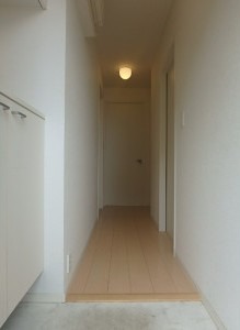 明るい玄関ですね。