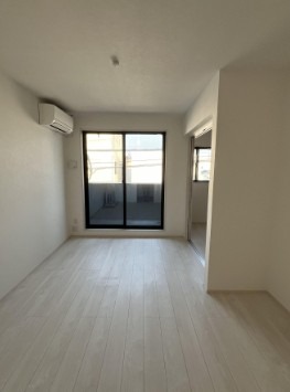 白基調のきれいなリビングです