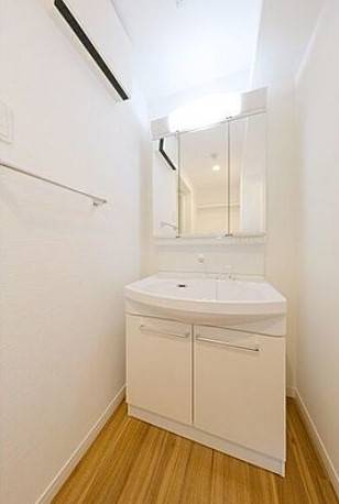 身だしなみチェックはここで