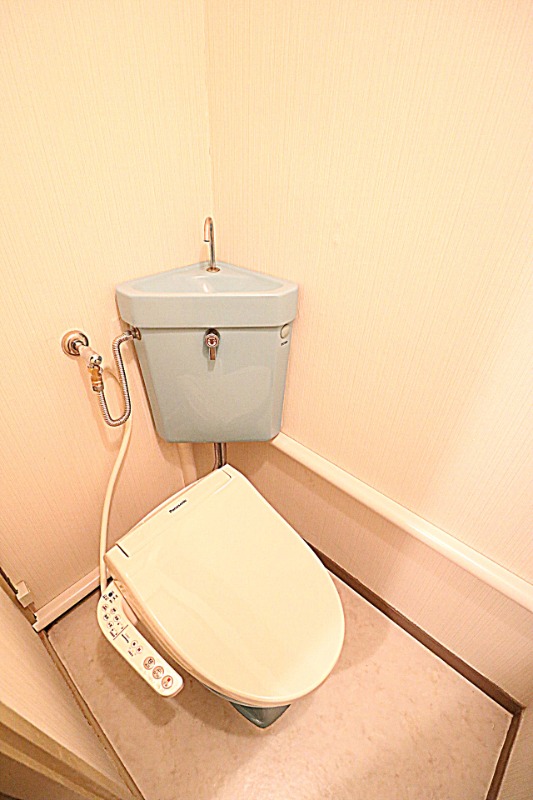 トイレ別です。