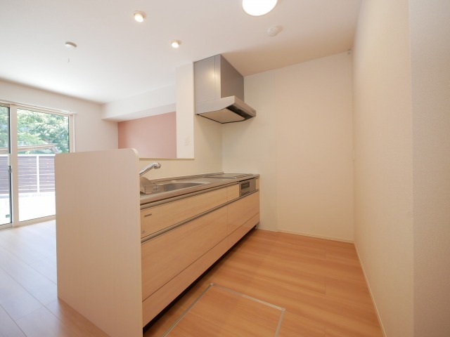 綺麗なキッチンで料理がはかどりますね