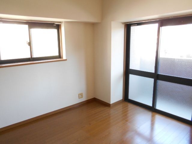 こちらは寝室にいかがでしょうか