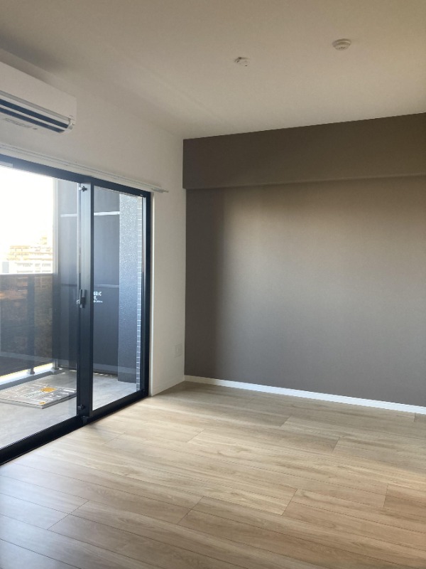 広々とした洋室です。