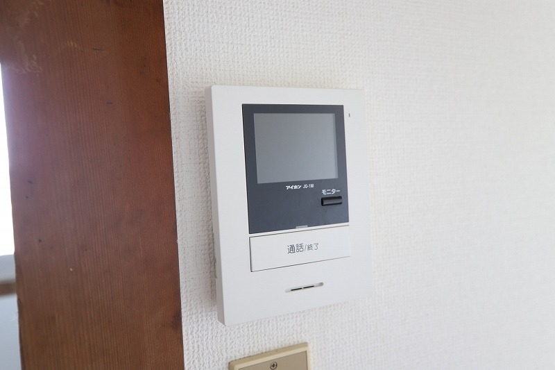 モニター付きインターホンで安心です
