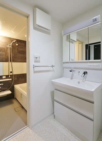 嬉しい独立洗面台完備です