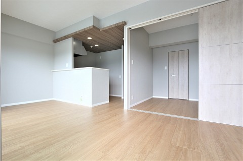 家具の配置がしやすいリビングですね