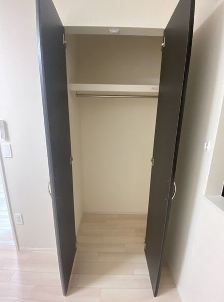 かさばりやすいお洋服もたっぷり収納可能です