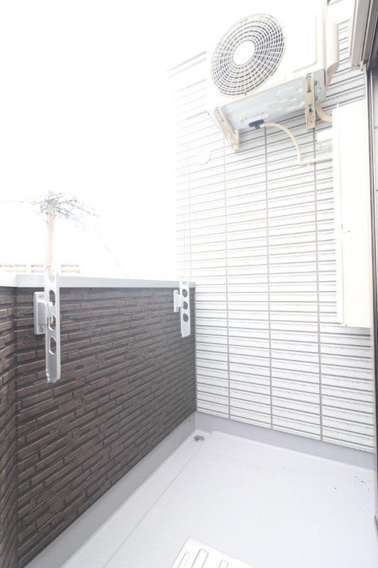 天気のいい日はこちらで洗濯物を干せます