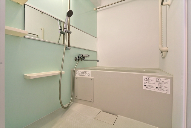 追い焚き付きでいつでも温かいお風呂に浸かれます