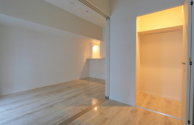 ウォークインクローゼットでお部屋スッキリ