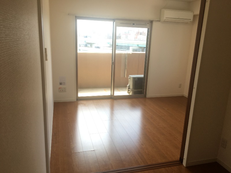 こちらは寝室にぴったりの洋室です