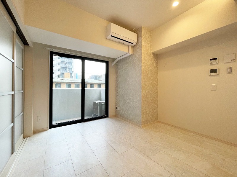 広々リビングでゆっくりお過ごしください