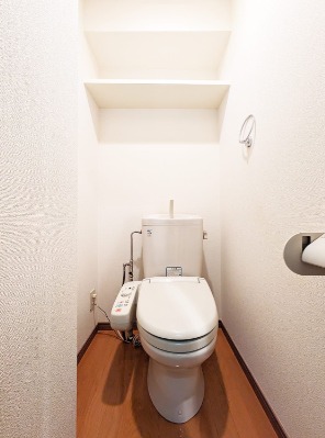 ウオシュレット付きですね