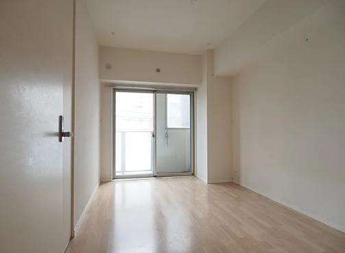 こちらは寝室にぴったりの洋室です