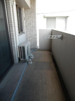 天気のいい日はこちらで洗濯物を干せます