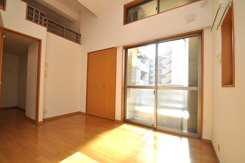 天井が高く、広々したリビング。