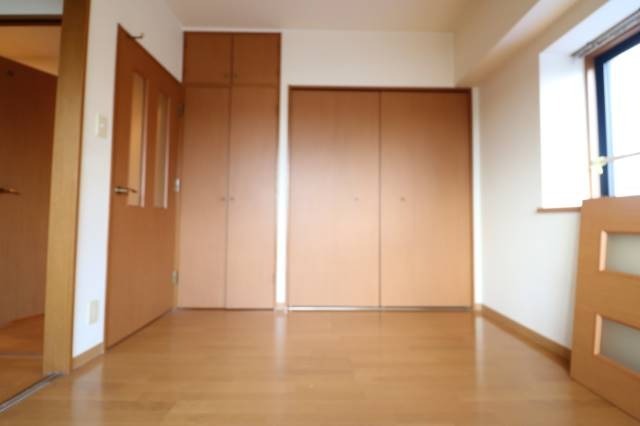 こちら寝室にいかがでしょうか。